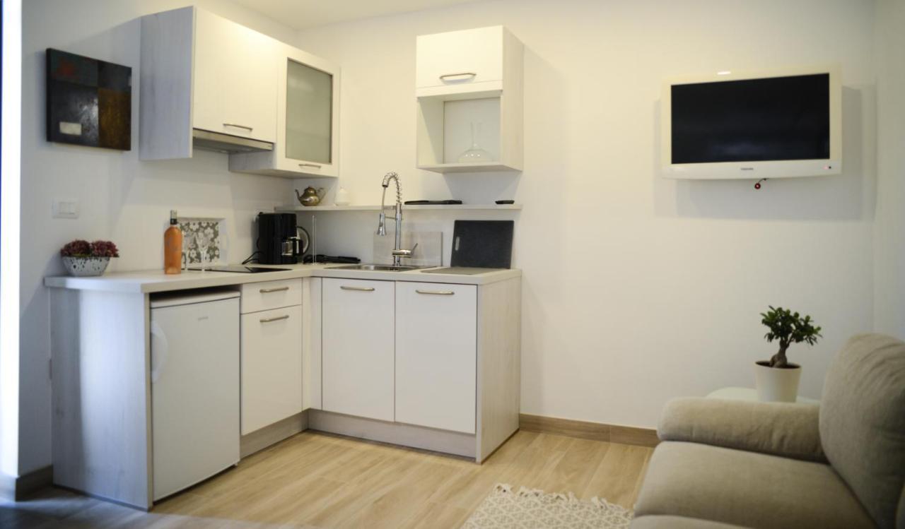 Modern Getaway For Two Apartment