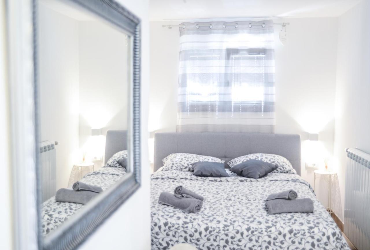 Modern Getaway For Two Apartman